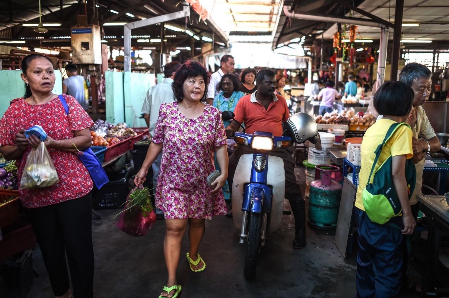 Malaysia November inflation seen picking up to 1.6% y-o-y : poll