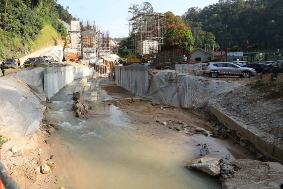 Expressway contractor ordered to prevent Ampang river pollution or face action